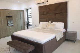 Modern 2BR Apartment Off Freedom Way Lekki - Lekki - 8