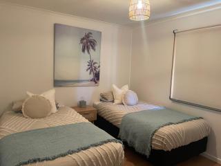 Laurel-Lee ROBE Coastal Stay Long Beach with fire PET friendly 3 bedroom 350 walk to Longbeach - 1