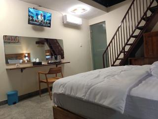 Puri Gajah Homestay & Villa - 4