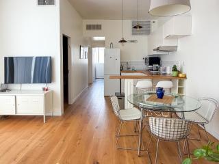 Lovely 2BR with Balcony at Gordon Beach by FeelHome - 5