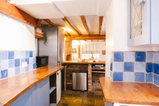 Cosy 3-Bed Cotswolds Cottage, Garden & Log Burner, Contractor & Business Stays - 6