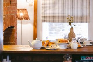 Cosy 3-Bed Cotswolds Cottage, Garden & Log Burner - 1