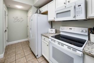 Waters Edge 102 Large 1st floor condo - 4