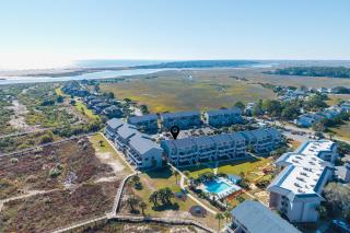 Coastal Comfort on Harbor Island – 2BR/2.5BA Updated Condo with Pool Views - 4