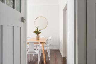 Bright 3-Bed Apartment Near Coogee Beach - 2