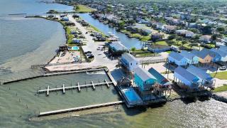 Waterfront Escape w Views Shared Pool Boat Dock Orange Crush by AvantStay - 4