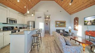 Waterfront Shared Pool w Bay Views Boat Dock Oscars Lodge by AvantStay - Padre Island - 5