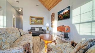 Waterfront Shared Pool w Bay Views Boat Dock Oscars Lodge by AvantStay - 3