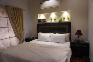 Modern 3 Bedroom Entire Home in DHA Phase 6 Near Raya - 8