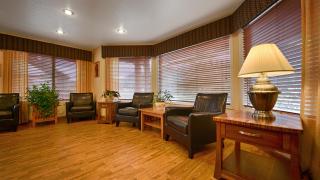 Oakridge Inn & Suites - Oakridge - 9