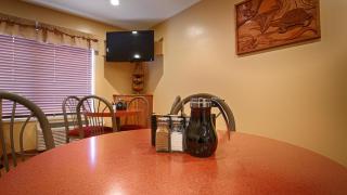 Oakridge Inn & Suites - Oakridge - 6