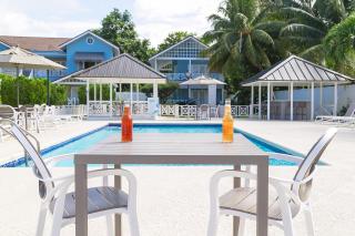 Silver Palms Charming 1BR Retreat Private Beach Pool - 2