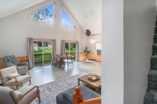 Tranquil 5-BR Lake House Near Duck Lake TC ➠7570 - 9