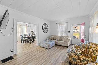 Luxe Retreat Home @ Griffith Ave – Prime Location ➠ 524W - 5