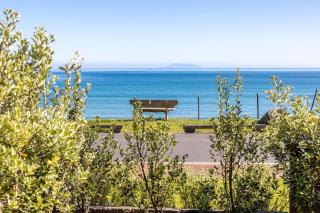 Waiheke Beachfront Apartment - Coast and Country - 3