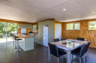 Lookout Landing by Waiheke Pure - 1