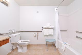 Holiday Inn Express Hotel & Suites Omaha West by IHG - Omaha - 3