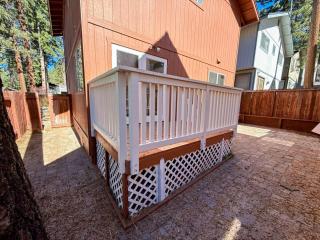 Charming Lake Tahoe Getaway - 4