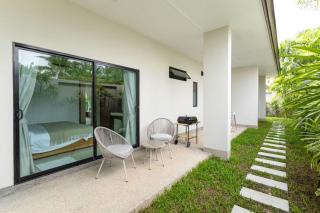 Stylish 3-Bedroom Pool Villa near Laguna Phuket - Ban Pak Lak - 4