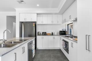 Bloom & Brick A Sepal Stay - 7