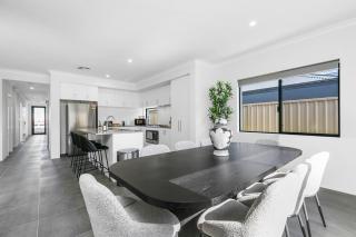 Bloom & Brick A Sepal Stay - Perth - 1