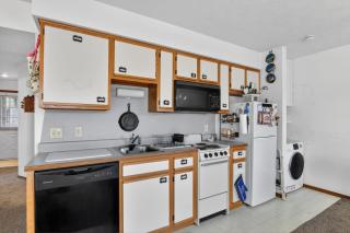 Scenic Getaway - Quiet Spot 3 Miles to Landing condo - 8