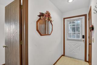 Scenic Getaway - Quiet Spot 3 Miles to Landing condo - 3