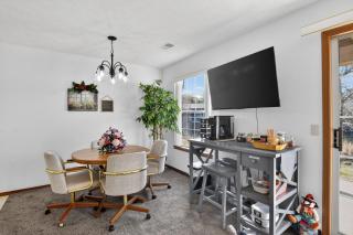 Scenic Getaway - Quiet Spot 3 Miles to Landing condo - 2