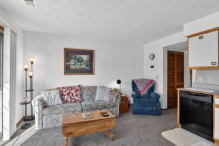 Scenic Getaway - Quiet Spot 3 Miles to Landing condo - 1