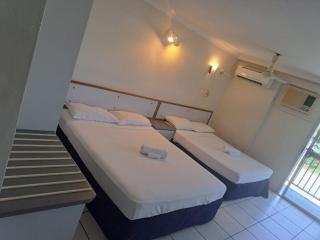 Cairns Holiday Lodge - 4