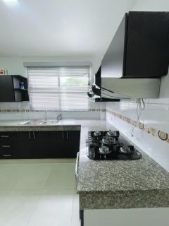 Casa con piscina, parqueo y zona BBQ - 3