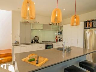 Hosts on the Coast Taranui's Nest - 3