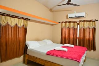 Adhya HomeStay Hampi Kaddirampura - 5