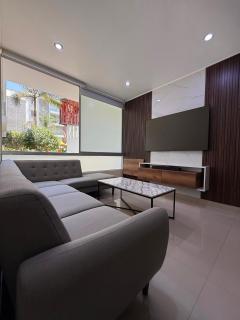 4BR Primer piso, vista a parque con piscina - 0