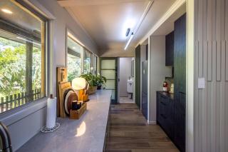 Moana Beach House - Absolute beachfront in Onetangi -  - 3