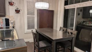 Bright Bedroom with Shared bathroom and WiFi Parking available - 0