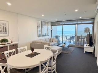 Frontage Apartments- 3Bedroom Central Seaview Escape - 8