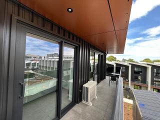 Modern Central City Apartment - 4