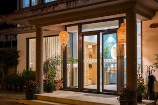 The Tea & Bamboo Retreat A serene homestay offering complimentary bamboo weaving workshops and tea tasting experiences. - 4