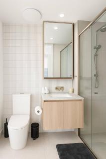 Milton Oasis - Luxury Apt near Milton Station - 4