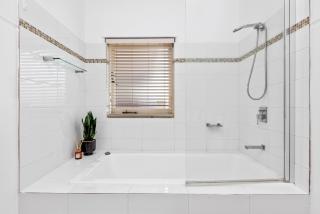 City View 1BR Gem on Mounts Bay Road - 1