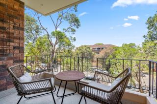 Spacious Apartment Near Cronulla Beach - 4