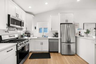 Marbella Lane - Cityside Haven w Touch of Charm - 9