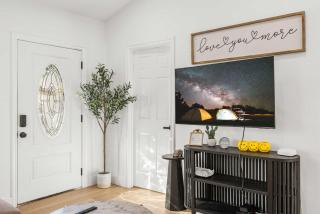 Marbella Lane - Cityside Haven w Touch of Charm - 3