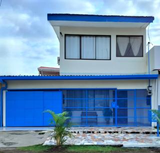 Casa del Pacífico en Puntarenas Centro con parqueo - 0