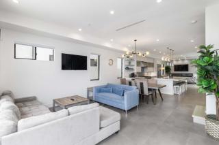 Marbella Lane - Luxi 4BR Haven w Skyscape Views - 2