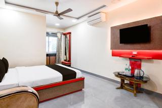 Super Townhouse Lake Town Clock Tower Formerly Crown Comfort - 5