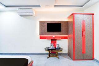 Super Townhouse Lake Town Clock Tower Formerly Crown Comfort - 2