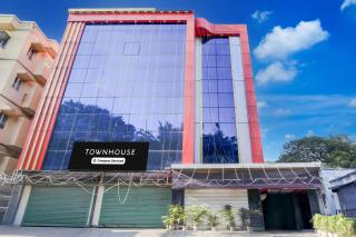 Super Townhouse Lake Town Clock Tower Formerly Crown Comfort - 0