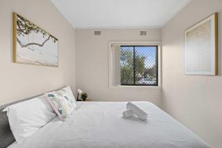 Well-Located 2BR Stay Near Auburn Station & Shops - 5